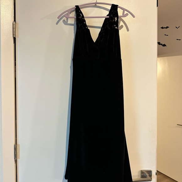 Elegant Black Velvet Dress- ModCloth - Picture 1 of 3